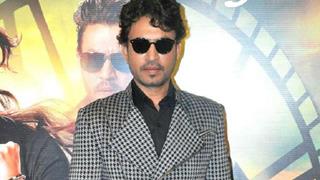 Irrfan Khan flaunts his glamorous side on the red carpet!