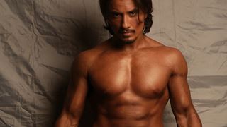 Ali Zafar is a riot in Tere Bin Laden parody of the "Six Pack&quo