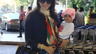 Eesha Kopikar spotted with her cute chubby baby daughter! thumbnail