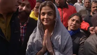 Aishwarya Rai Bachchan shoots for 'Sarbjit' at Golden Temple Thumbnail