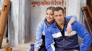 Salman, Anushka share new look from 'Sultan' Thumbnail