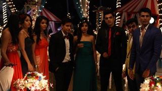 Check out the new side of Sadda Haq actors! Thumbnail