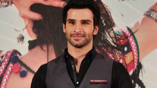 Salman, Hrithik textbook for actors like me: Girish Kumar