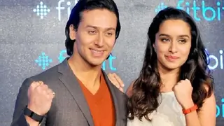 When Shraddha Kapoor beat Tiger Shroff in dance Thumbnail
