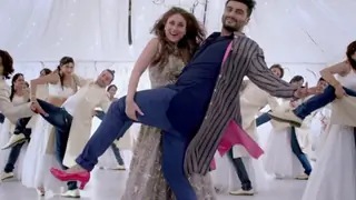 After 5 long years 'High Heels' gets remixed for Arjun- Kareena Thumbnail