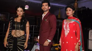 Shesha and Shivanya finally get the Naagmani; Rithik's life in danger on Naagin! Thumbnail