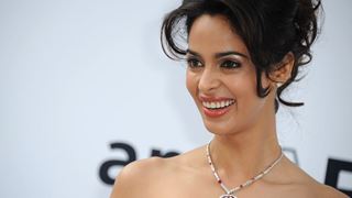 Mallika Sherawat urges Jats for peace and non-violence