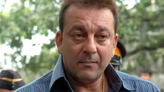Sanjay Dutt finally walks out of jail to freedom Thumbnail