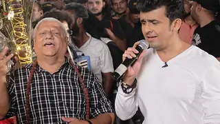 Sonu Nigam becomes a 'pooja samagri' seller with a 'Marathi' connect! thumbnail