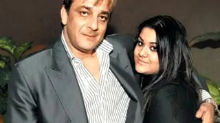 Sanjay Dutt enjoys virtual connect with daughter Trishala Thumbnail