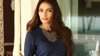 Athiya Shetty to be showstopper at New York-inspired AIFW show Thumbnail