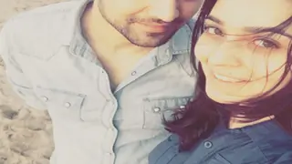 Another love-struck couple in tellytown..! Thumbnail
