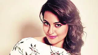 Sonakshi Sinha to walk for Anita Dongre at LFW Thumbnail