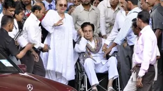 Dilip Kumar gets discharged from hospital thumbnail