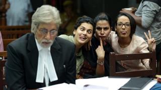 When Amitabh Bachchan got photobombed