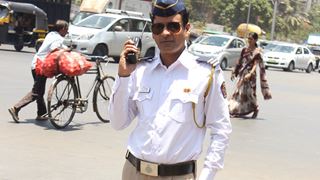 When Manoj turned a traffic cop for a day! Thumbnail