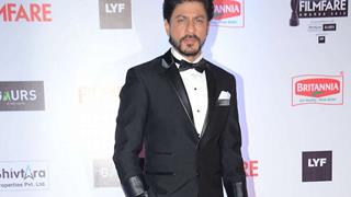 SRK doesn't agree with flying early morning!