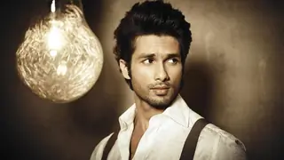 "My first crush was 3 years older than me" - Shahid Kapoor Thumbnail