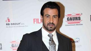 Ronit Roy injured on 'Kaabil' set, undergoes surgery Thumbnail