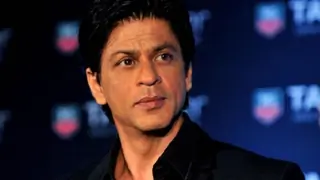 SRK takes flight back from work to avoid traffic! Thumbnail