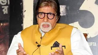 Big B flaunts saffron for Modi's two-year bash Thumbnail