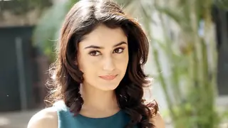 Swadheenta gets on a time sensitive mission on Dahleez! Thumbnail