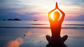 Yoga reduces stress, anxiety: B-Town on International Yoga Day! Thumbnail