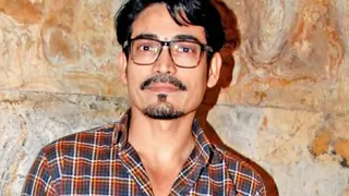 Shahwar Ali dons a look inspired by Big B, Kishore Kumar Thumbnail