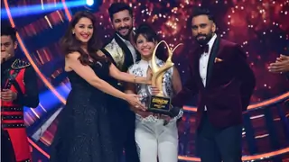 I am a big fan of Varun Dhawan - Alisha Behura Thumbnail