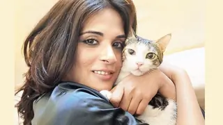 LOL: Richa Chadda and her Cat caught for Breaking Rules Thumbnail