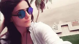 I am not working with Ranveer Singh - Radhika Madan Thumbnail