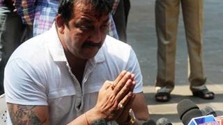 On his 57th birthday, Sanjay Dutt says misses parents Thumbnail