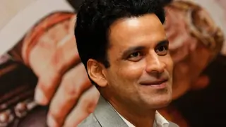 Manoj Bajpayee distributes 1,000 pairs of shoes to students Thumbnail