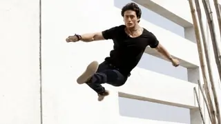 Cable work for stunts difficult: Tiger Shroff thumbnail