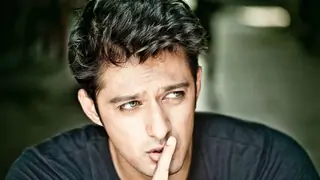 Vatsal Sheth shoots with sprained neck Thumbnail