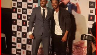 Dhoni and Sushant makes their FANS WAIT for LONG hours! Thumbnail