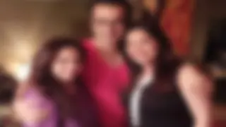 These FRIENDS from the 90's show recently REUNITED! Thumbnail