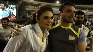 Huma Qureshi keeps away from Khans! Thumbnail