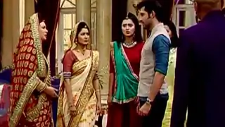 Adarsh throws the Maheshwari family out of the house in Swaragini! thumbnail