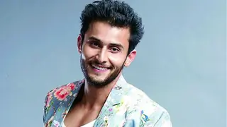 Leenesh Mattoo has a crush on Shakti Mohan!!! Thumbnail