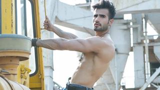 Karan Tacker to debut with Student Of The Year 2?