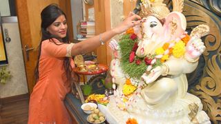 Look how this actress is promoting Eco -Friendly Ganesha!