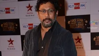 Shoojit Sircar gets breaks down at 'Pink' press meet Thumbnail