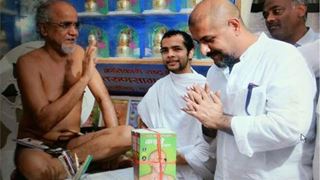 Vishal Dadlani APOLOGIZES to Jain Monk Tarun Sagar