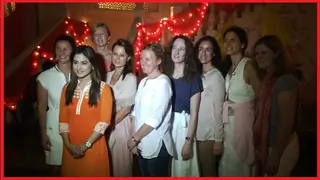 Hina Khan gets a SURPRISE on the sets! Thumbnail