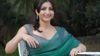 Soha Ali Khan not ready to join politics Thumbnail