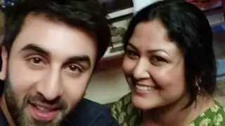 'Dr. Madhumati on Duty' actress gets EMBARRASSED while shooting with Ranbir Kapoor! thumbnail
