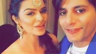 Nostalgia takes over Aashka Goradia and Karanvir Bohra on the sets of Naagin 2 Thumbnail