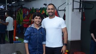 Dhoni meets the childhood version of him! Thumbnail