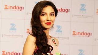 All that's a rumor, Mahira Khan not replaced in Raees!